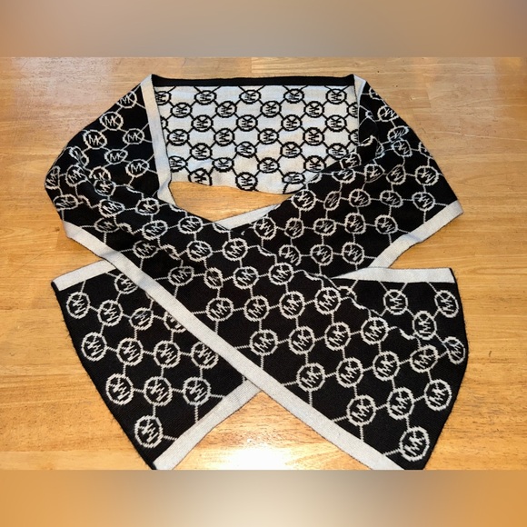 Michael Kors black and white monogram MK reversible scarf rectangle - Picture 1 of 3